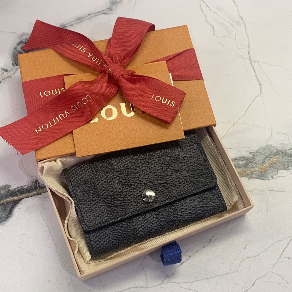 SOLD 💔 LV Damier Graphite 6 Key Holder